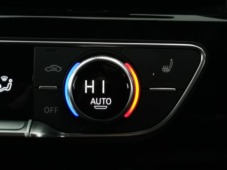 2023 Audi A4 Avant 2.0 TFSI 40 Black Edition Estate 5dr Petrol S Tronic Euro 6 (s/s) (204 ps)  Es...