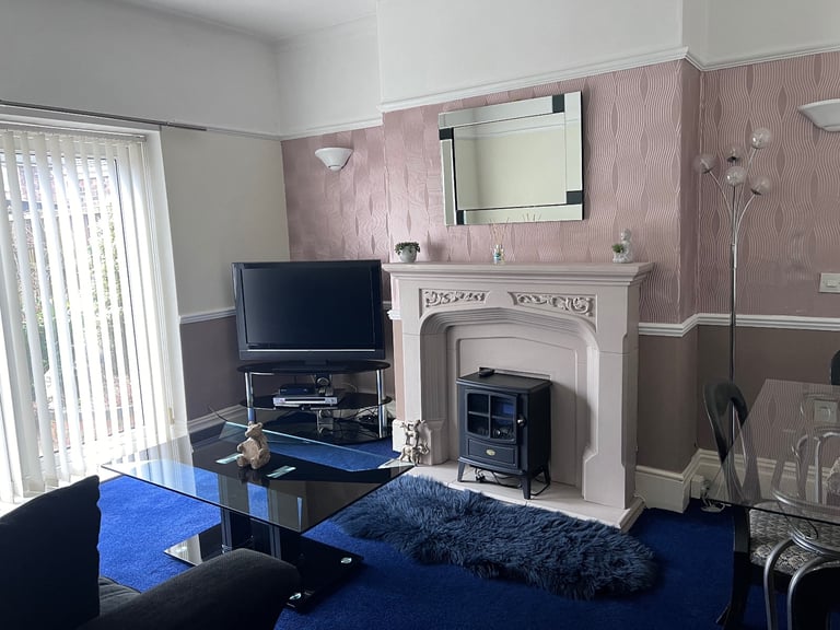 SNEYD GREEN LARGE ROOM TO RENT