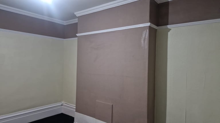 2 bed flat , separate kitchen , 1 seperate toilet and 2 very spacious rooms 