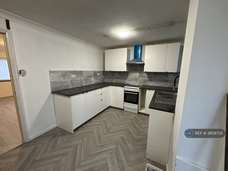3 bedroom house in Spindles, Tilbury, RM18 (3 bed) (#2659733)