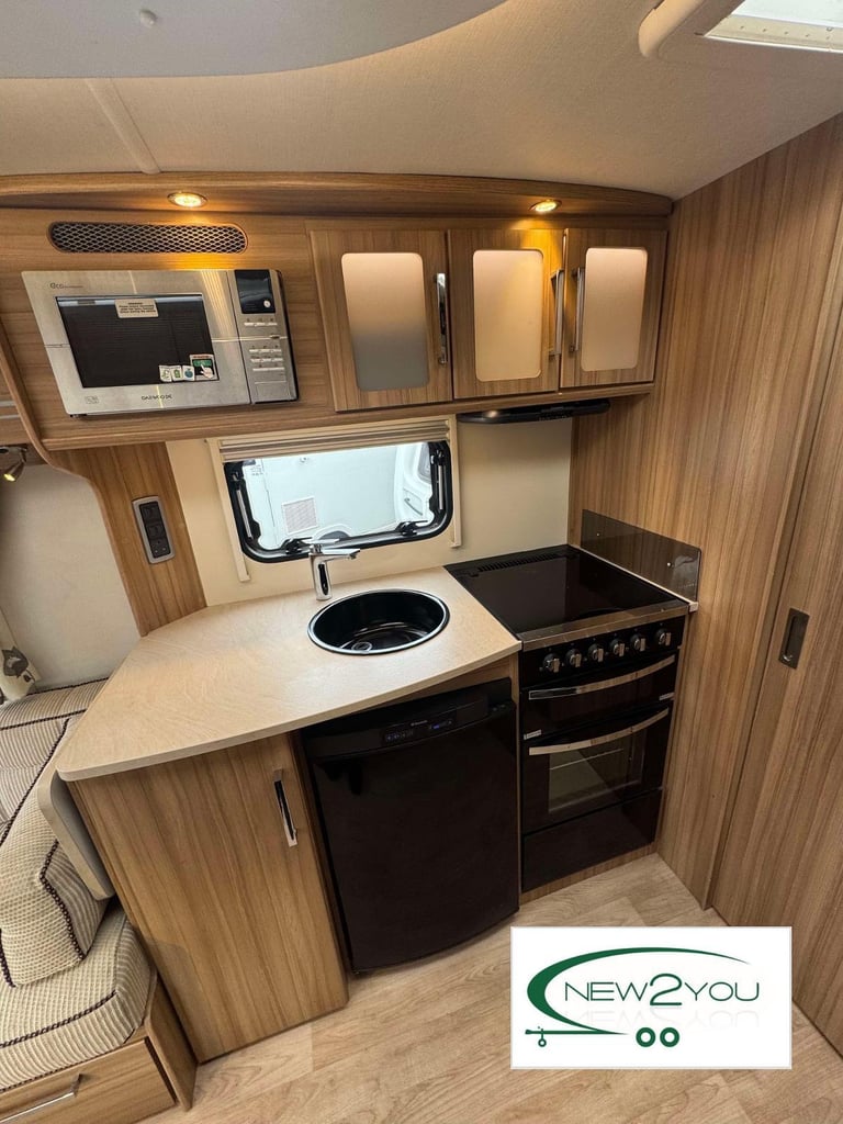 2015 Lunar ULTIMA 470 2 Berth Caravan - STOCK E110