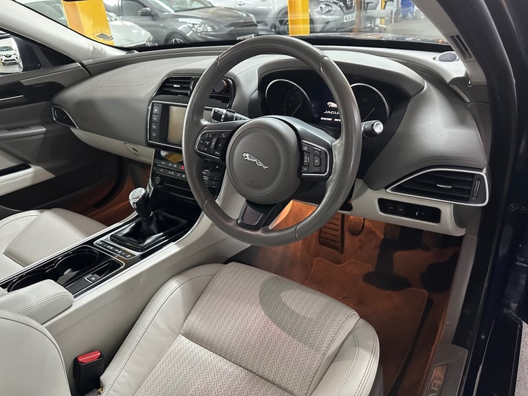 2016 Jaguar XE 2.0d Portfolio Euro 6 (s/s) 4dr SALOON Diesel Manual