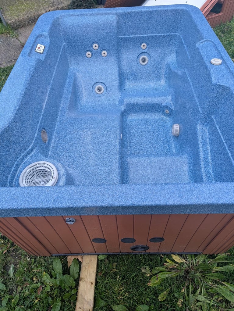 Hot tub Free delivery 50 Mile radius 