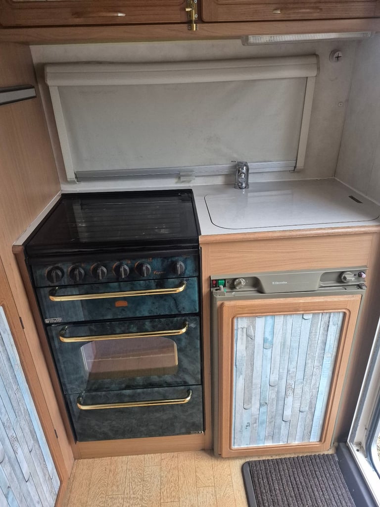 Compass lynx 340/2 touring caravan year 2000 2 berth lightweight