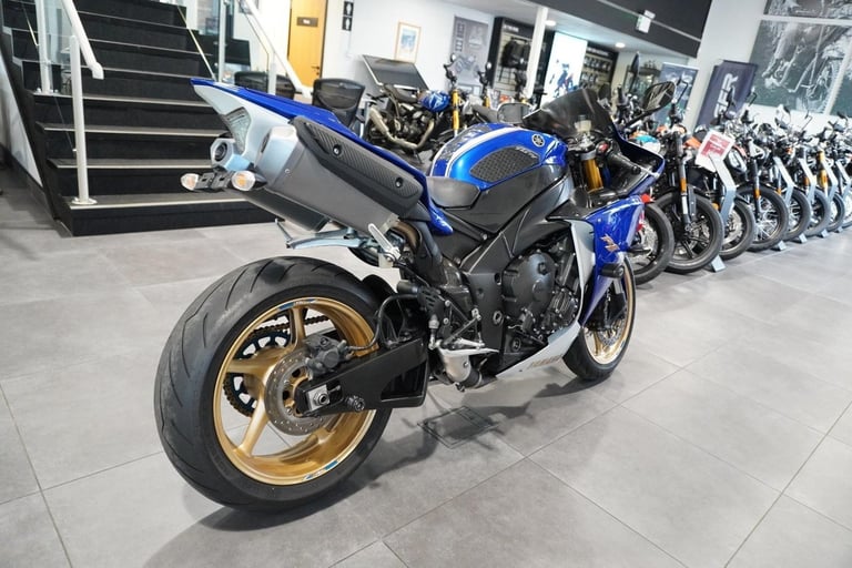 Yamaha YZF-R1 (BIG BANG) 2013, Blue with just 17829miles