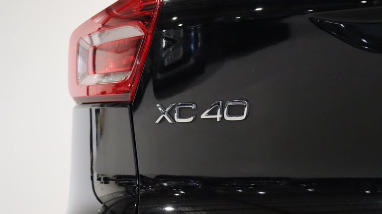 Volvo XC40 T3 R-Design Pro Manual (Park Assist, Heated Seats, Sat Nav) Petrol Manual