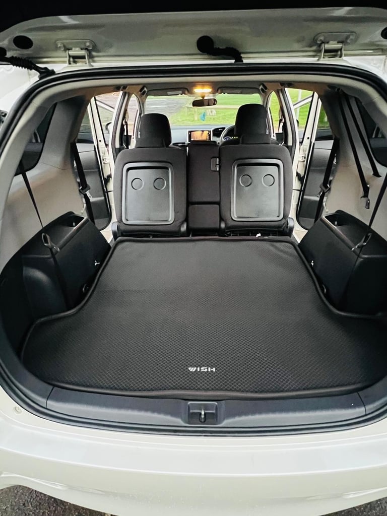 Toyota wish 2013 7 seats white petrol atomatic ulez 1.8