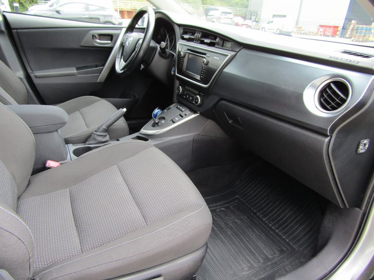 LEFT HAND DRIVE TOYOTA AURIS