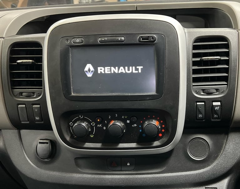 Renault Trafic 1.6 dCi Energy Sport Nav 6 Seat LWB Crew Van  DIESEL 2016/66