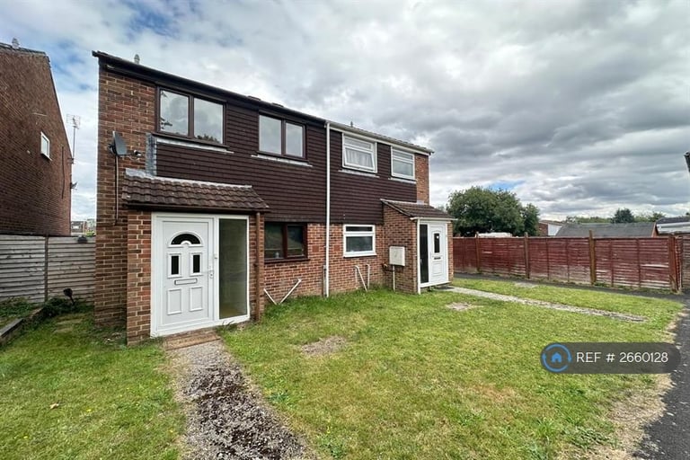 image for 3 bedroom house in Trajan Walk, Andover, SP10 (3 bed) (#2660128)