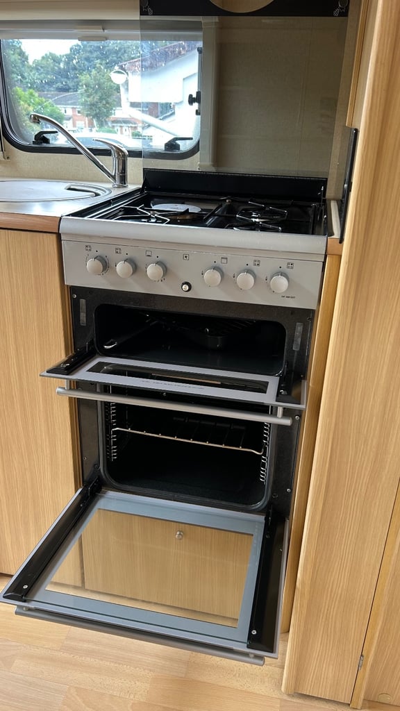 Swift Abbey Vogue 460, 2008 - 2 Berth Caravan with Motor Mover