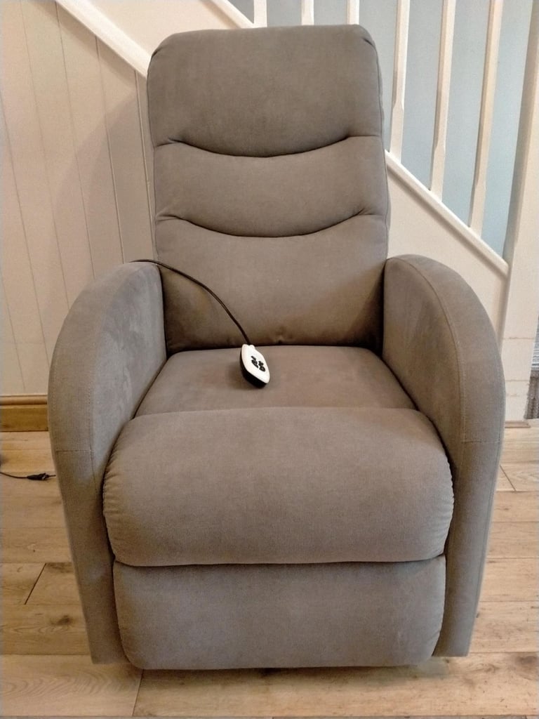 ***REDUCED PRICE*** Brixham Dual Motor Riser Recliner