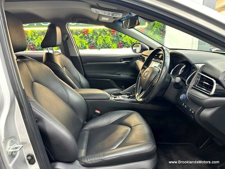 Toyota Camry 2.5 VVT-I DESIGN [SAT NAV, LEATHER, HEATED SEATS &amp; REVERSE CAMERA]