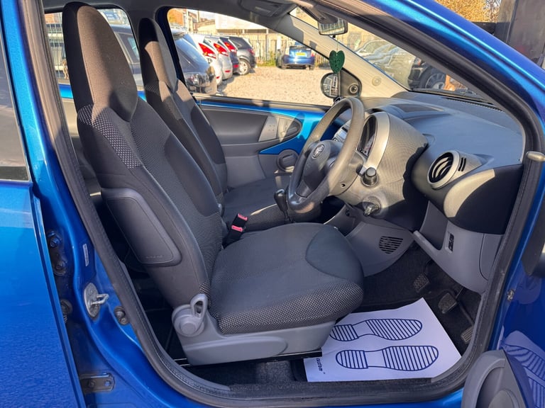 2011 Toyota AYGO 1.0 VVT-i Blue 5dr HATCHBACK Petrol Manual