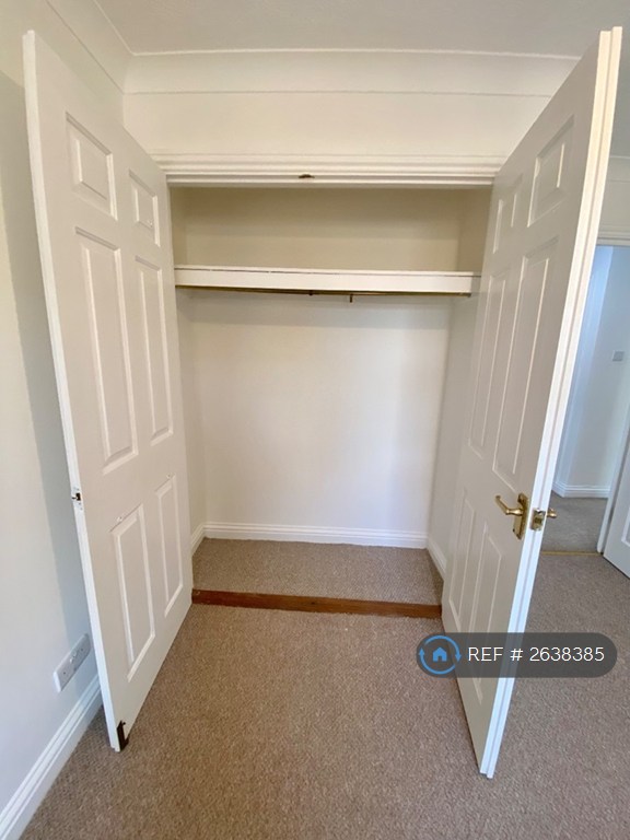 2 bedroom flat in Woods Road, Peckham, SE15 (2 bed) (#2638385)