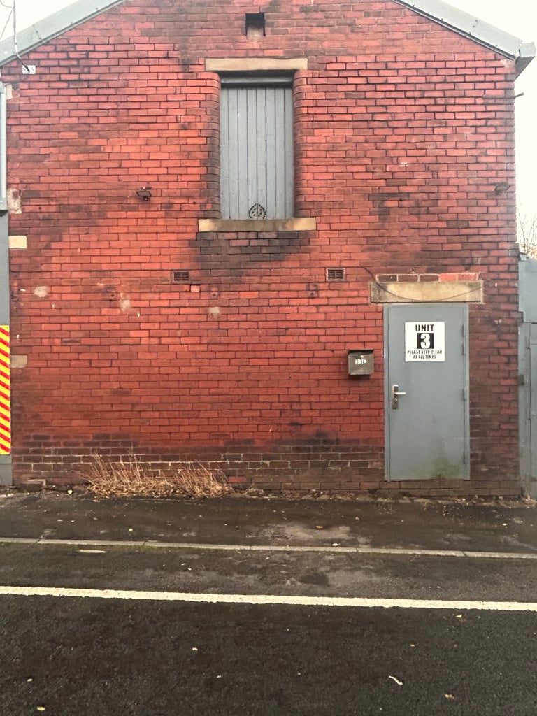 image for Workshop Unit to let rent in Burnley BB10 2HF