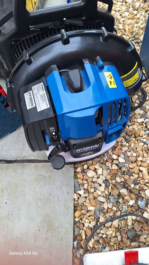 image for Petrol leaf blower Hyundai 