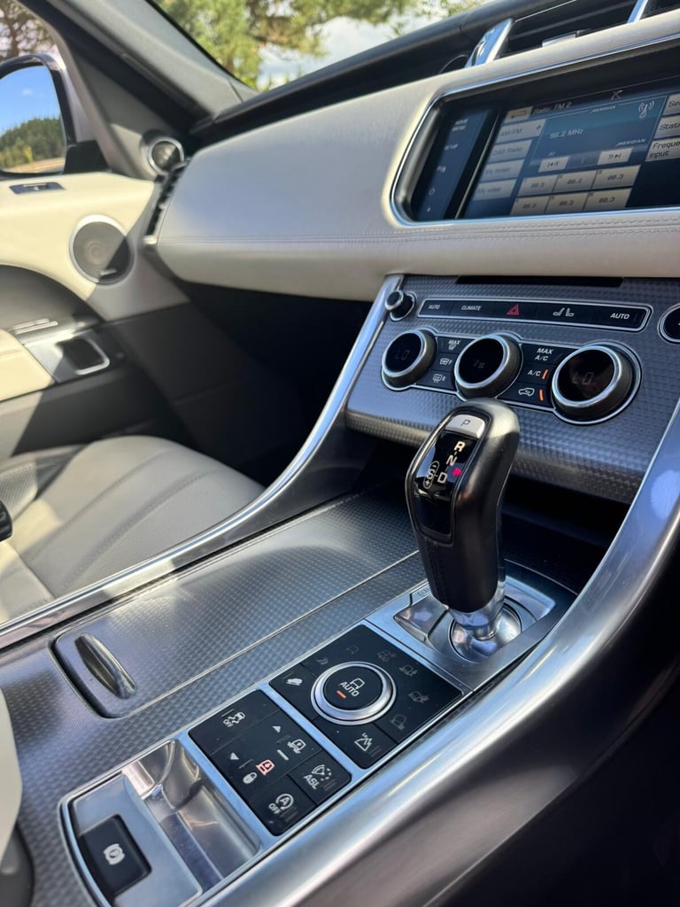 LAND ROVER RANGE ROVER SPORT 3.0 SD V6 Autobiography Dynamic 2015