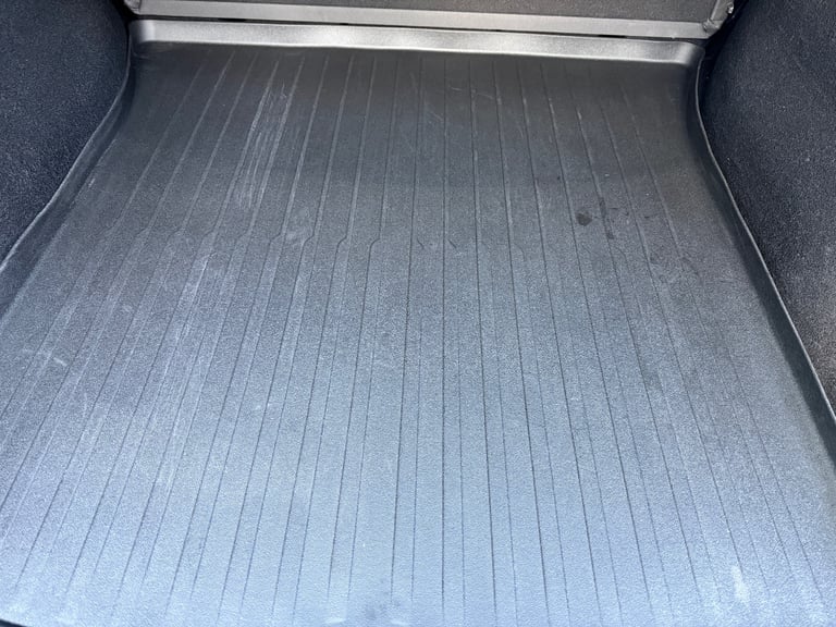 Original Tesla Model Y set of rubber mats - x5