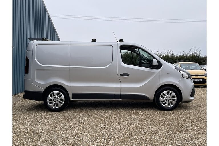 2018 Renault Trafic dCi ENERGY 27 Sport Nav Panel Van Diesel Manual
