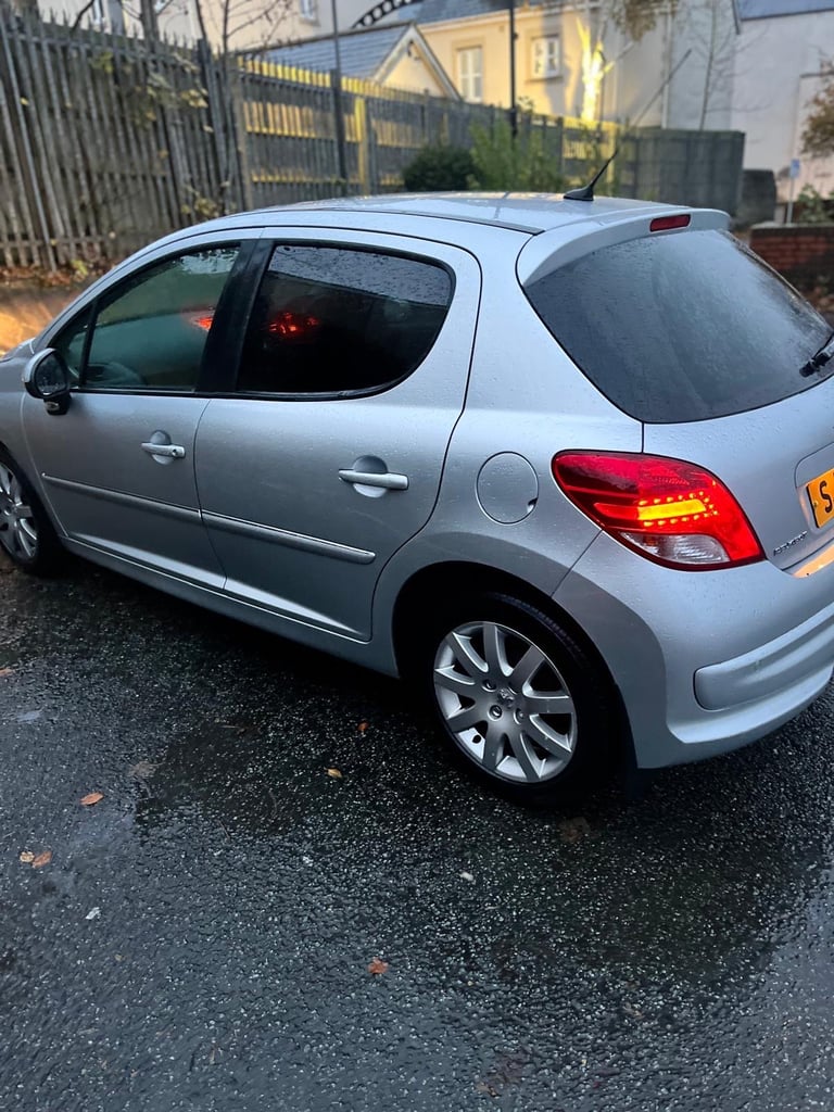 Peugeot, 207, Hatchback, 2010, Manual, 1560 (cc), 5 doors
