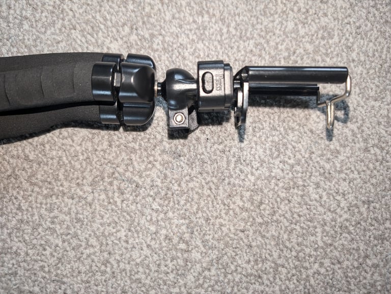 Selfie stick / phone tripod with gorilla / bendable legs