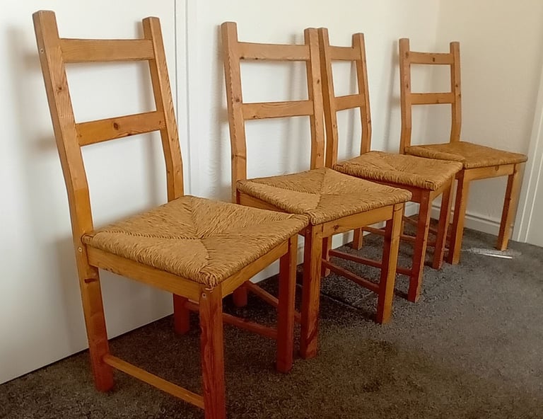 Set of 4 wooden chairs 