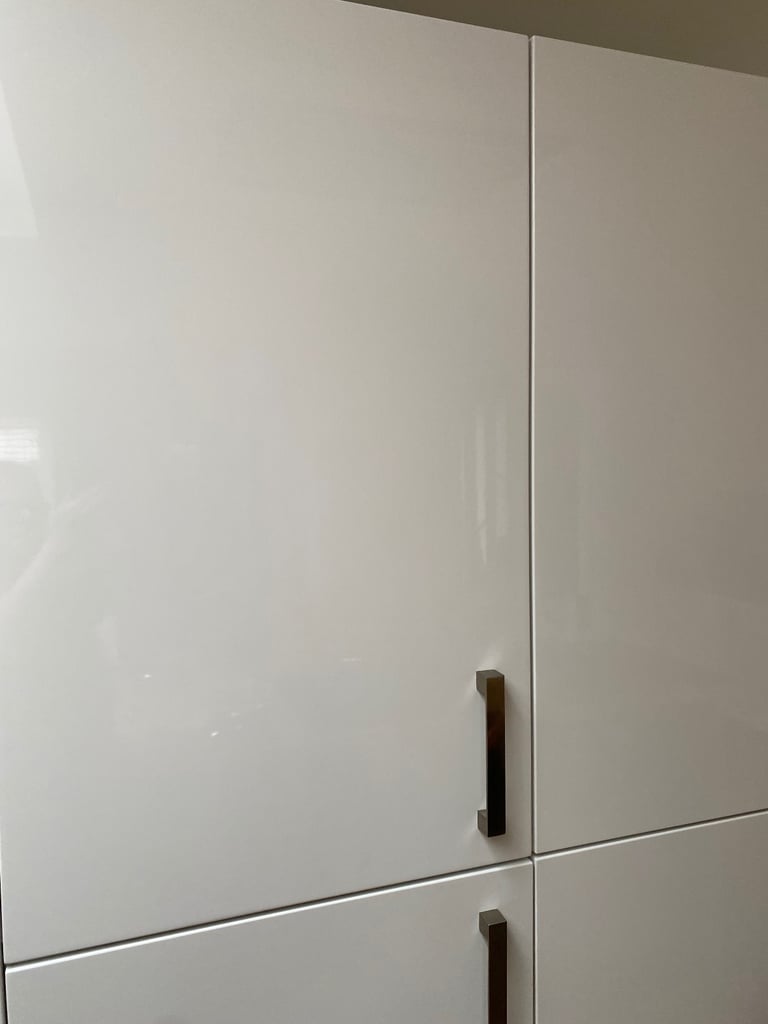 Howdens gloss white kitchen doors