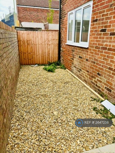 2 bedroom flat in Coates Road, Gosport, PO12 (2 bed) (#2647258)