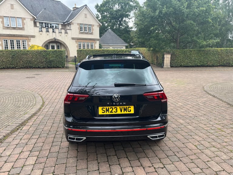 2023 Volkswagen TIGUAN R- Line Pan/r Cameras Full Service History heated steering