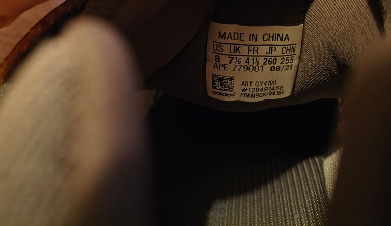 image for Men's Yeezys 700 V3 Copper Fade Size 7 & Half 