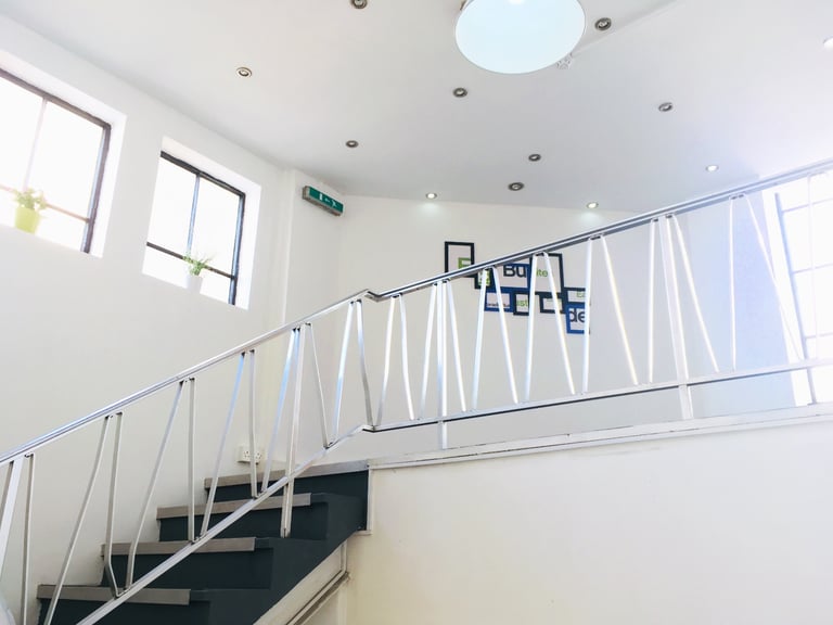 MODERN OFFICES IN BRADFORD CITY CENTRE TO LET near Leeds / Halifax WORK SPACE ROOMS RENT