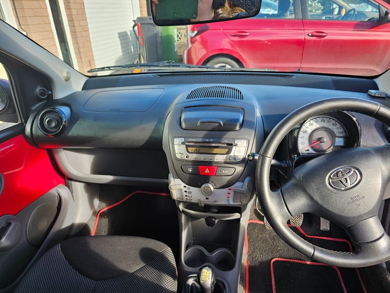 Toyota, AYGO, Hatchback, 2011, Manual, 998 (cc), 5 doors