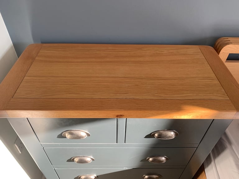 Chiltern Oak Bedroom furniture.  1 double Wardrobe, 1 chest of drawers & 1 x 3 basket drawer.
