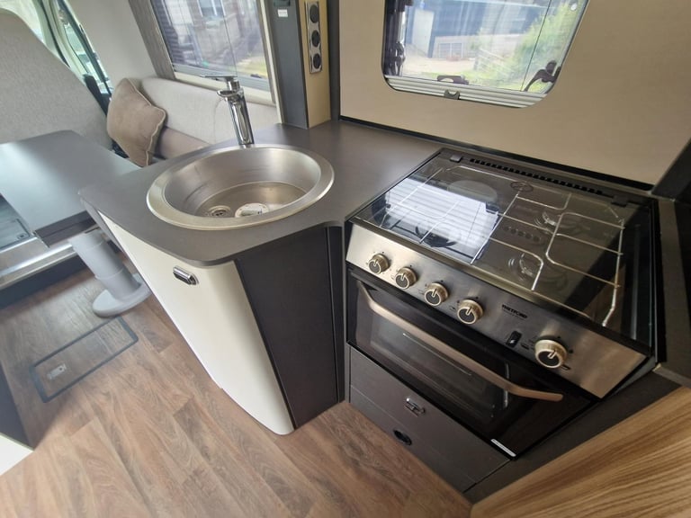 2022 SWIFT ESCAPE 684  4-BERTH - 4-BELT - 1 OWNER - EXCELLENT