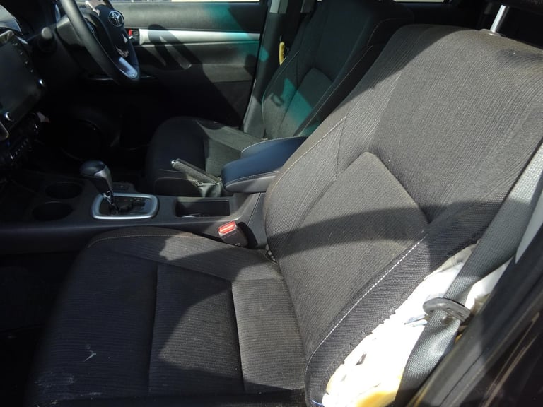 2024 73 REG TOYOTA HILUX INVINCIBLE D-4D 4WD DIESEL AUTO DAMAGED SALVAGE