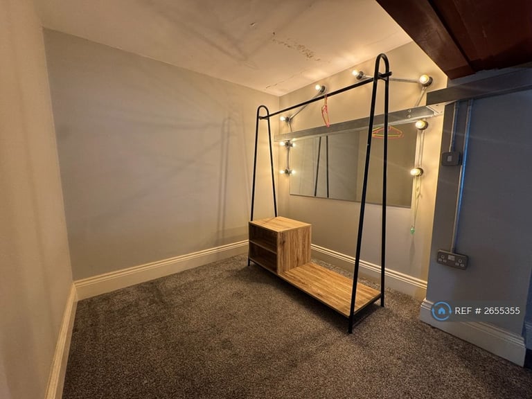 1 bedroom flat in Welch House, Hyde Park, Doncaster, DN4 (1 bed) (#2655355)
