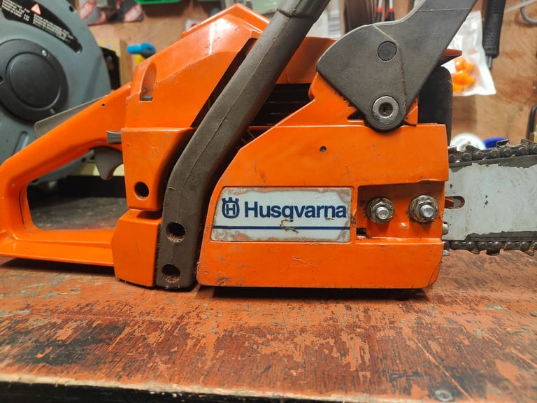 Husqvarna 141 Petrol Chainsaw, 14" 