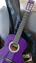 Child's 3/4 size classical Guitar and carrying case in very good condi