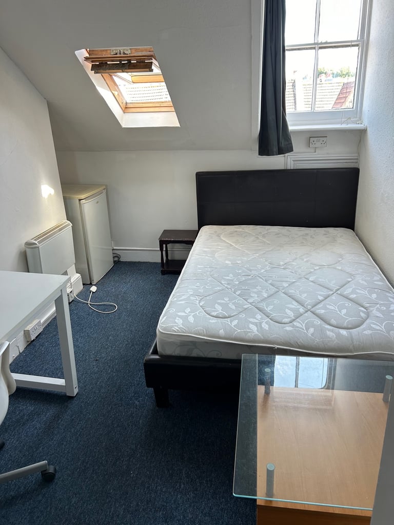 CENTRAL BRIGHTON - SUNNY ROOM IN NICE FLAT, AVAIL NOW, FIXED BILLS INC