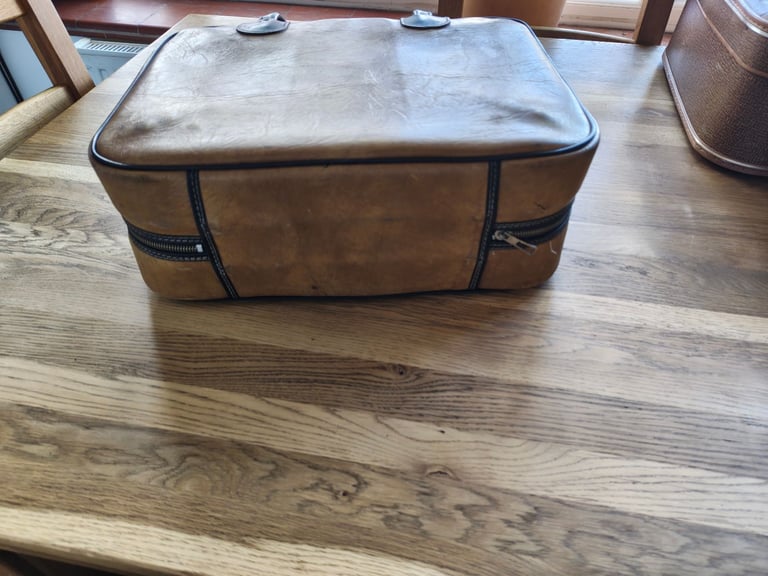 Henselite lawn bowling bowls with case and Scorpion Shoes