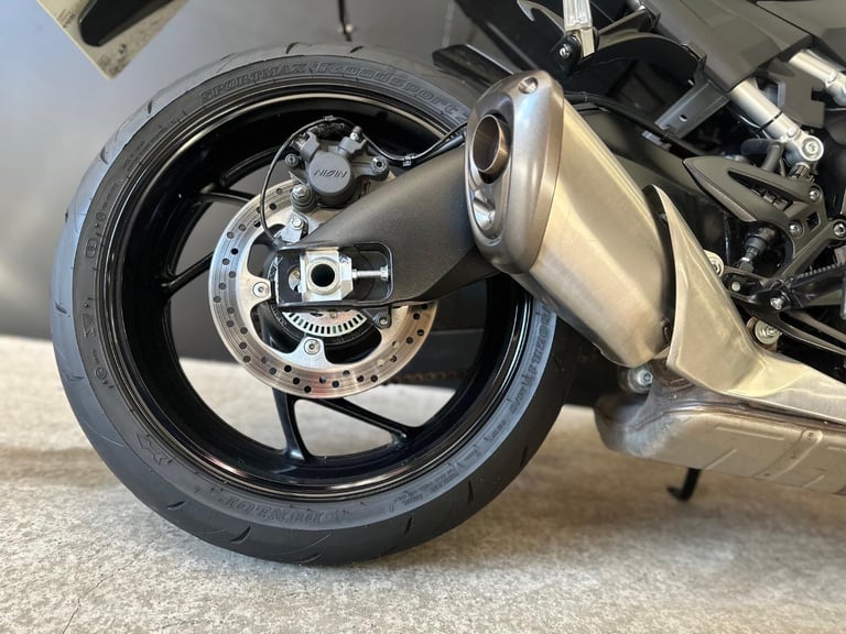 STUNNING ONE OWNER 2023/73 SUZUKI GSX-S 1000 MOTORCYCLE 