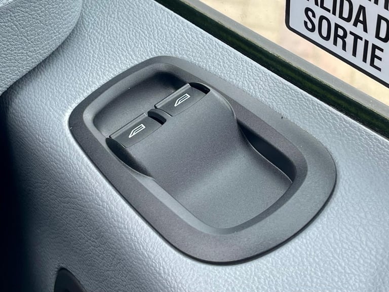 Ford TRANSIT 410 410 TDCI 125 L3H2 TREND 15 SEAT MINIBUS LWB MEDIUM ROOF RWD