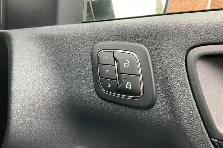 2025 Ford Kuga 2.5 PHEV ST-Line 5dr CVT**FRONT &amp; REAR CAMERA - WIRELESS PHONE CHARGER - PO Es...