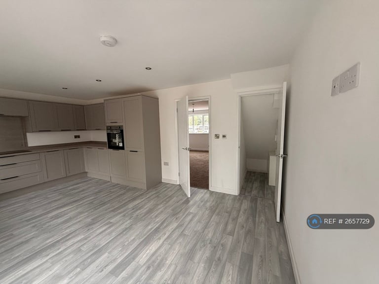 3 bedroom house in Cody Court, Silverdale Close, CV2 (3 bed) (#2657729)