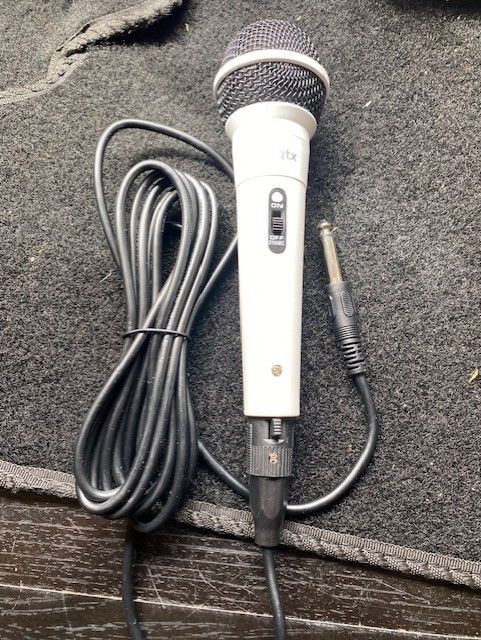 NEW MICROPHONE AND CABLE FOR SALE - STUNNING WHITE COLOUR - ONLY £15