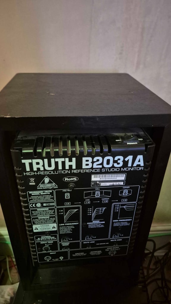 image for 2 Behringer Truth B2031A active monitors (speakers)