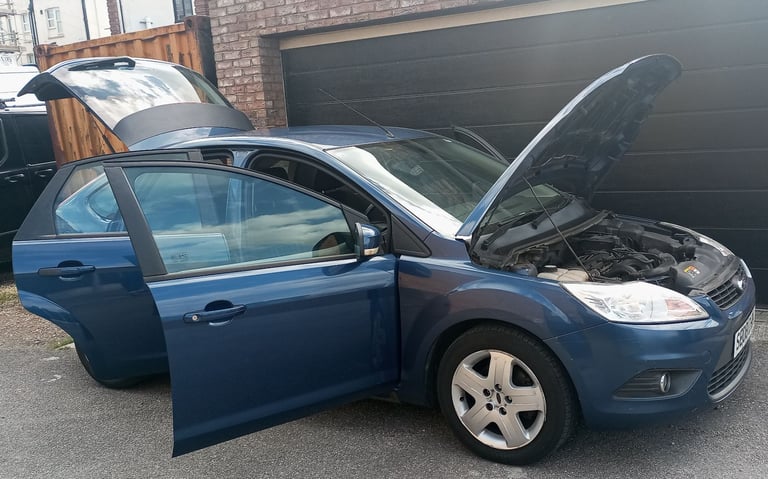 RELUCTANT SALES Well Maintained Automatic Blue Ford FOCUS Hatchback 2008,1596 (cc), 5 doors