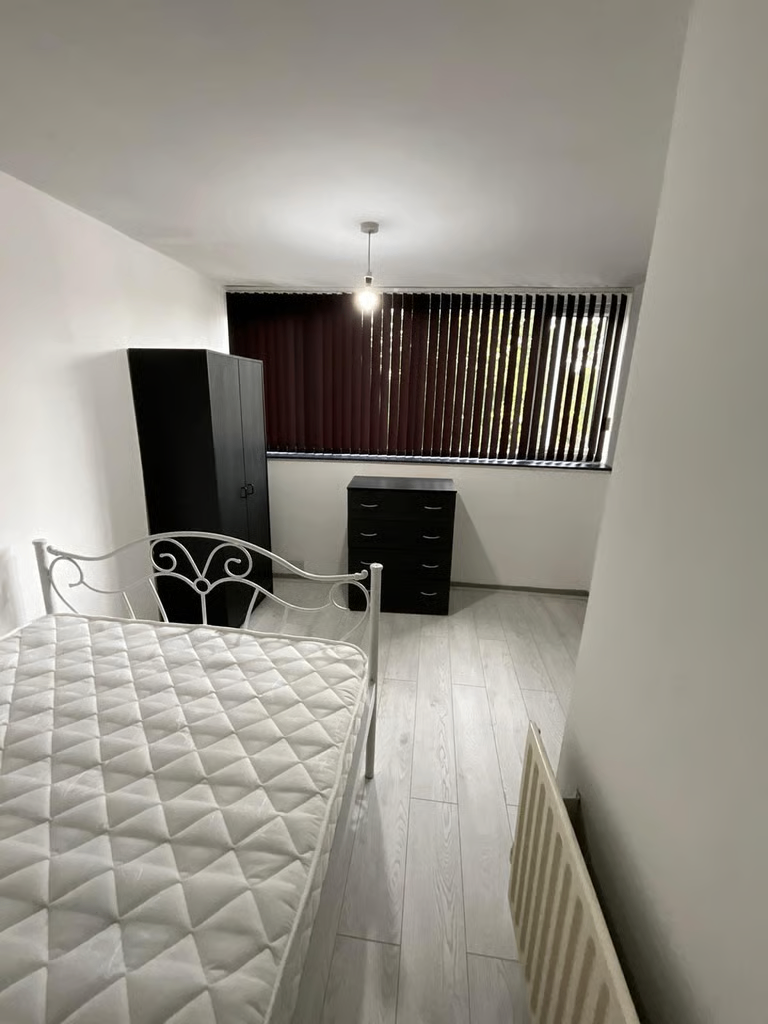 image for Seperate & Spacious 3 Bed Flat for Rent – LS3 1DT