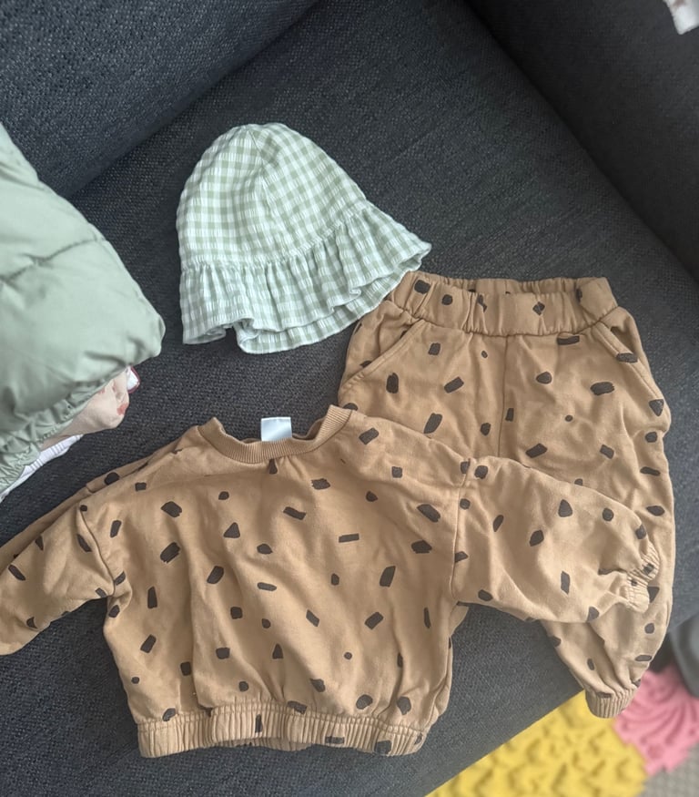 Baby clothes 